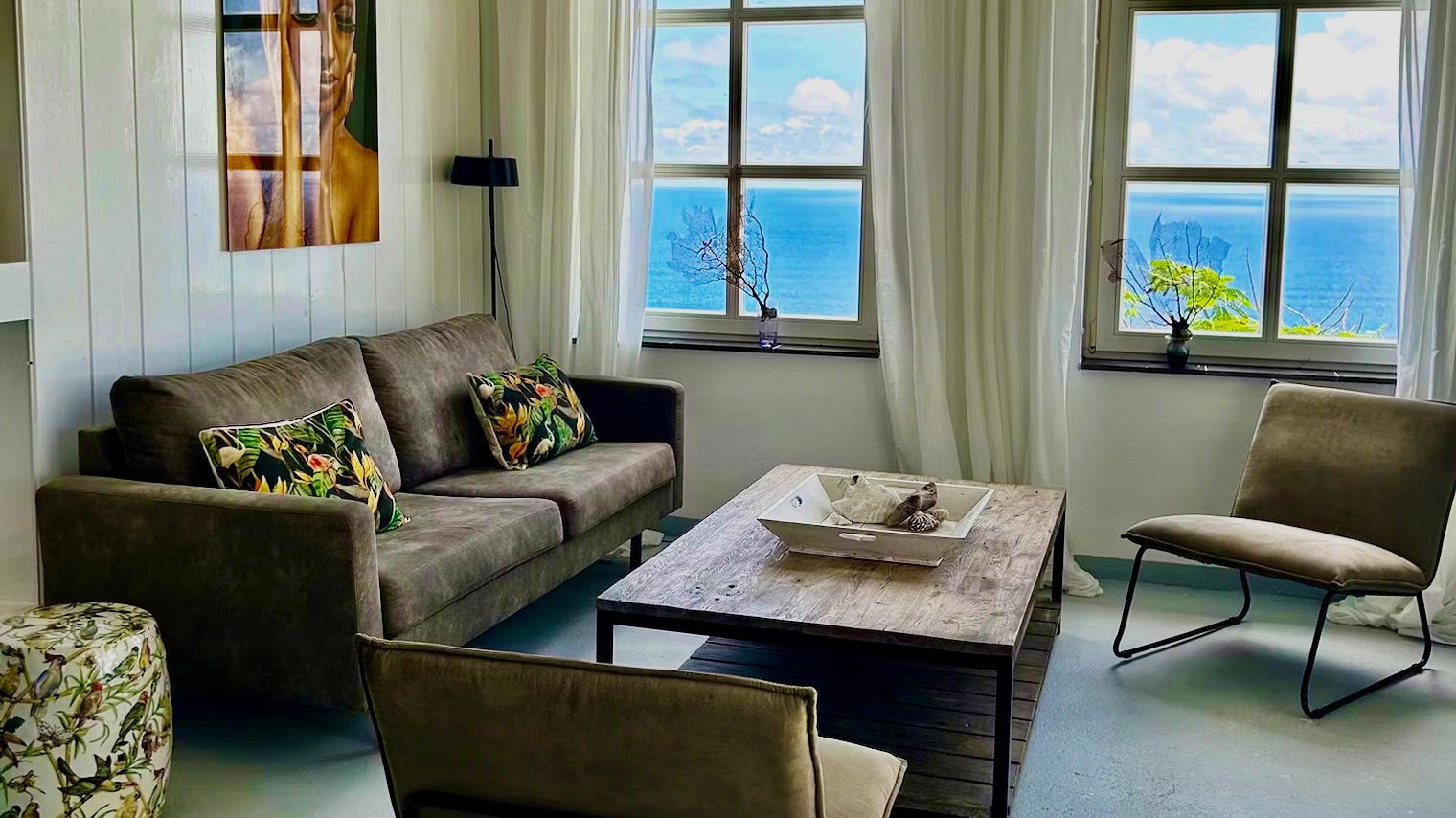 Whale Tails Hotel & Villas - Living Room
