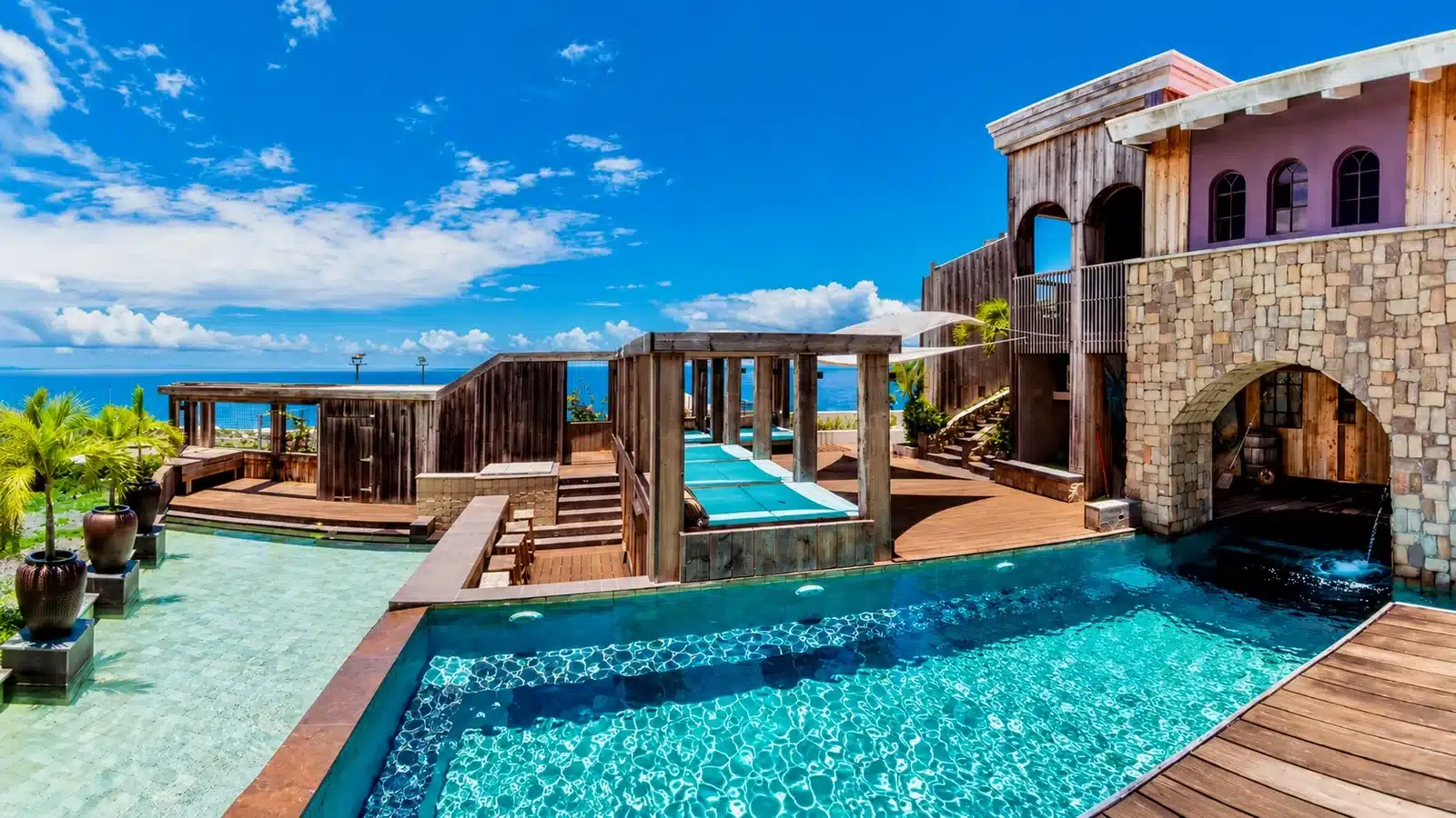 Whale Tails Island Suites & Villas - Pool Facade